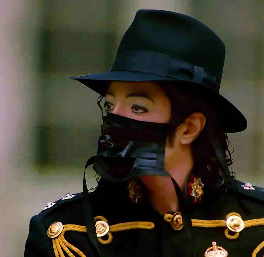 Michael Jackson with a black mask s.jpg